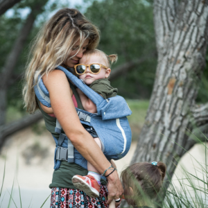 Read more about the article How to choose a baby carrier: what works better for you?